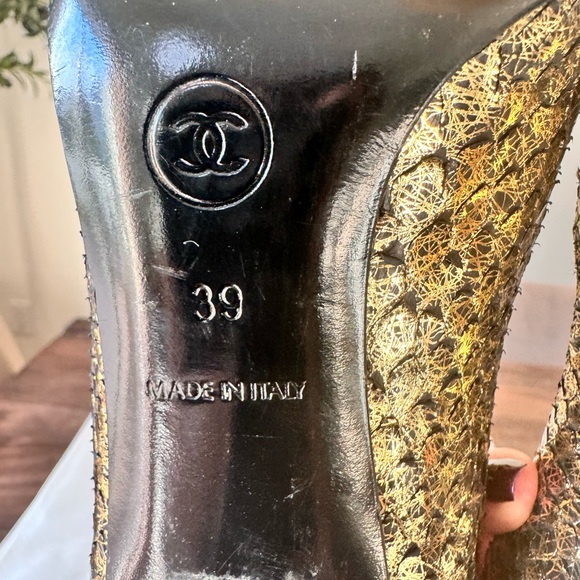 CHANEL Metallic Gold Python Snakeskin Leather CC Logo Peep Toe Pumps - Picture 11 of 11